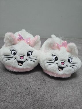 Disney X Forever21 Marie Slippers M